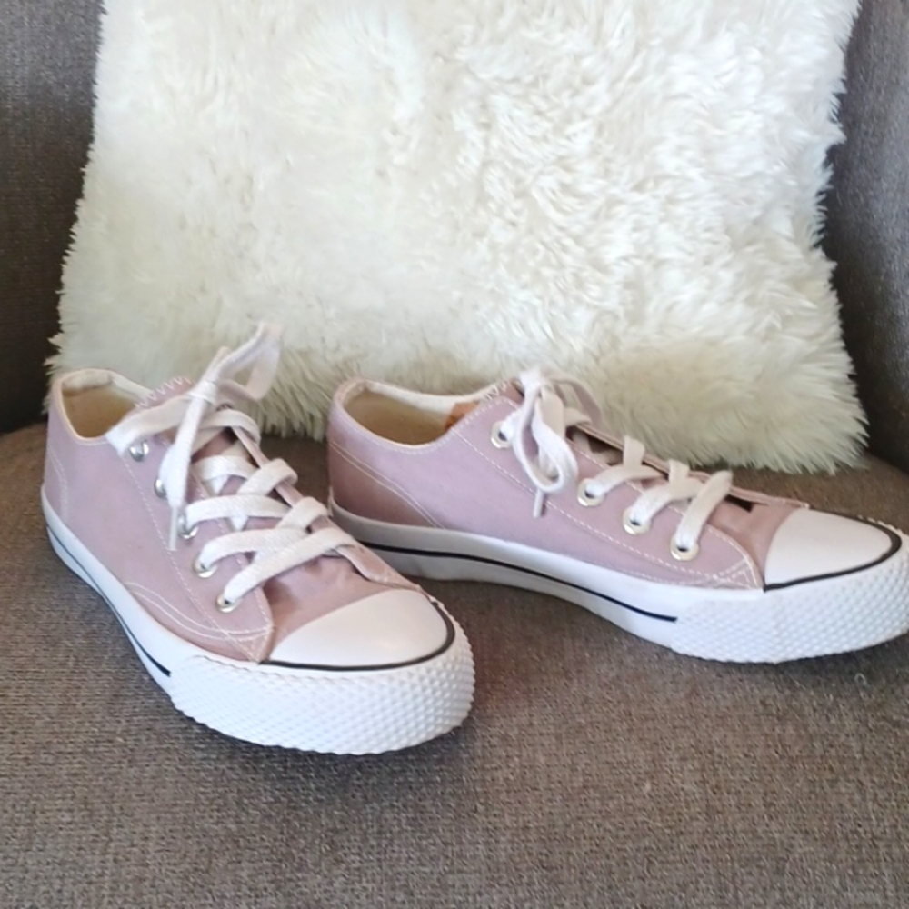 Air Walk Sneakers sz 7